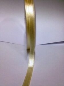 1 BOBINE RUBAN SATIN IVOIRE 25MM 6MM