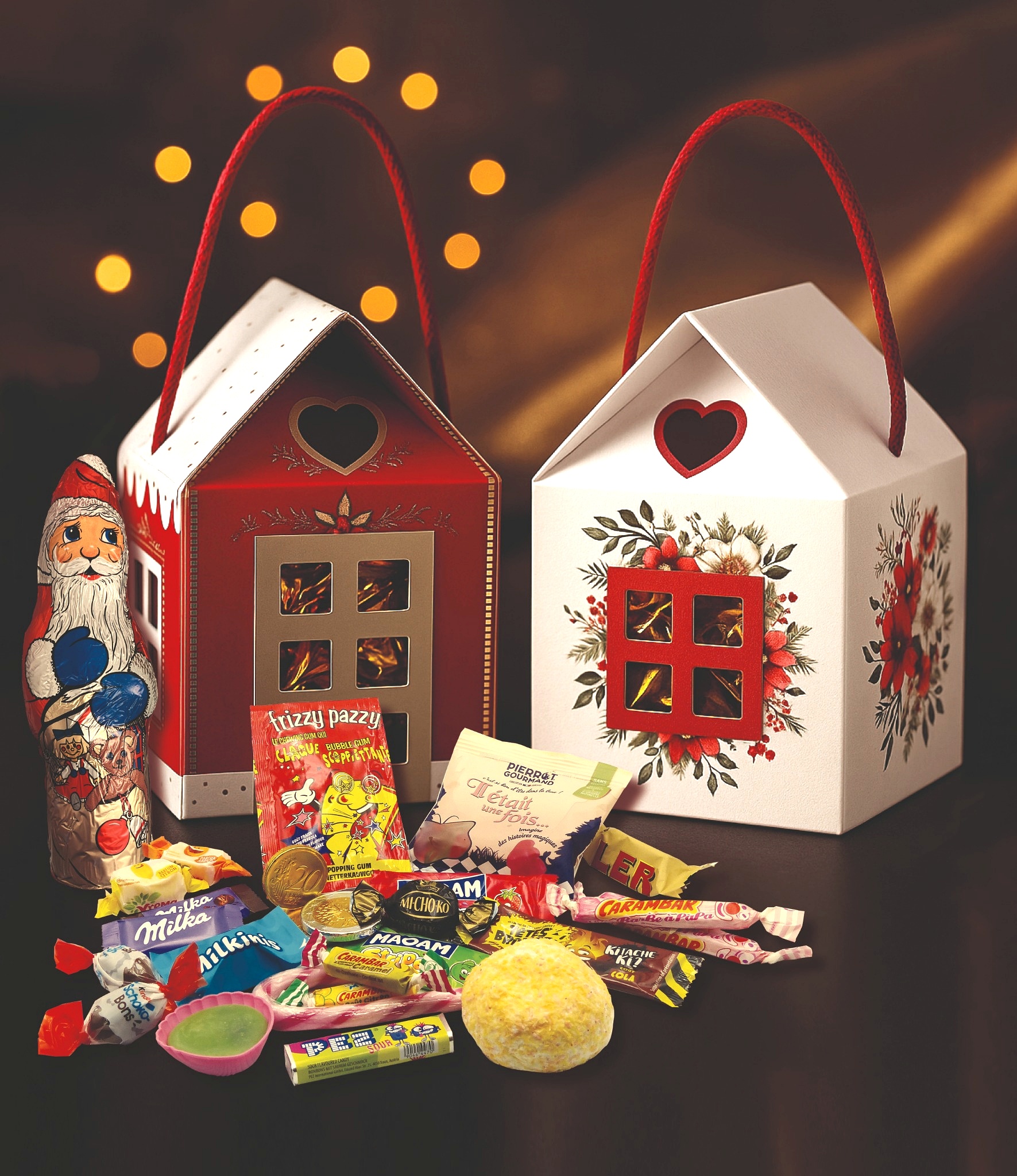 77537_ALLOBSEPTDEC2025_MAISONS_NOEL_BLANC_BRILLANT Maison de Noel garnie allobonbons.com